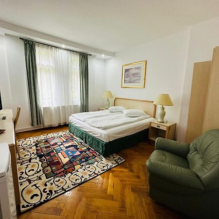 Rapsodia Sinaia Bed & Breakfast ภายนอก รูปภาพ