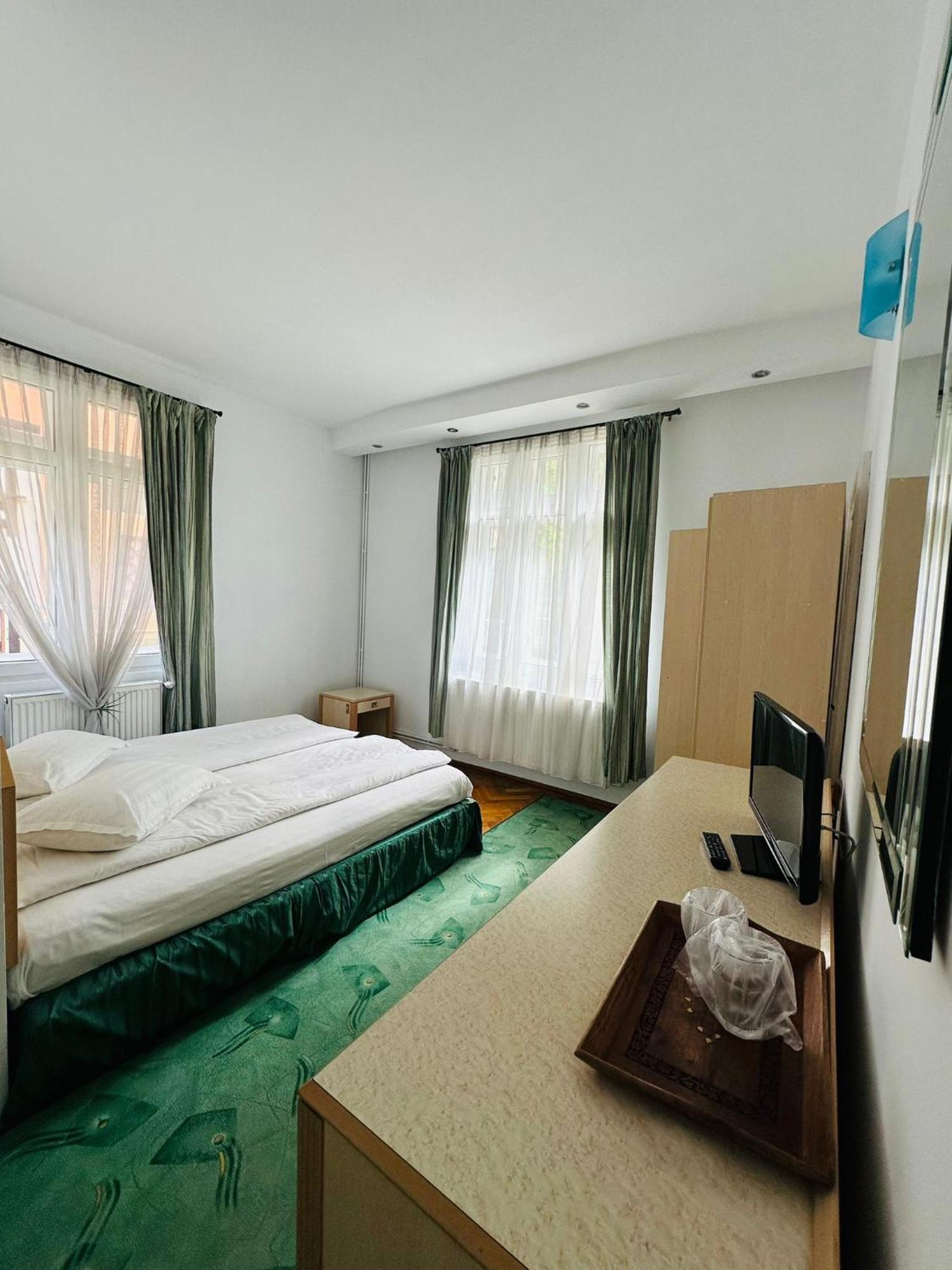 Rapsodia Sinaia Bed & Breakfast ภายนอก รูปภาพ