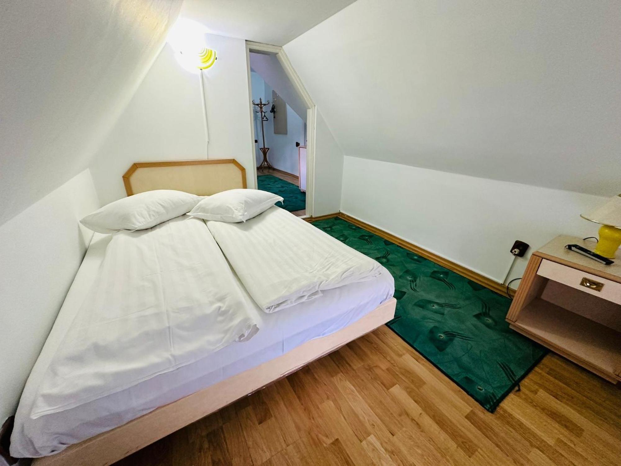 Rapsodia Sinaia Bed & Breakfast ภายนอก รูปภาพ