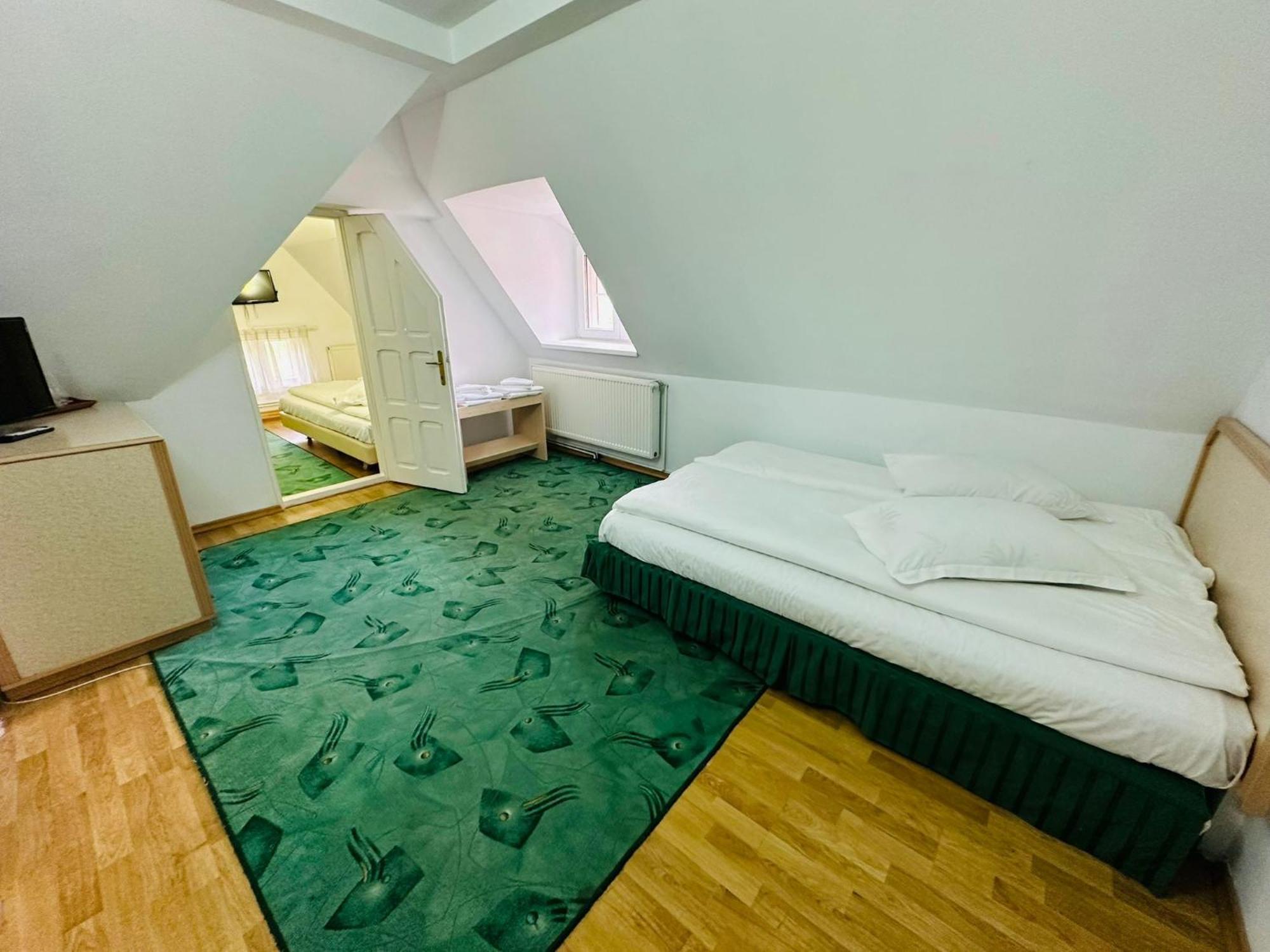 Rapsodia Sinaia Bed & Breakfast ภายนอก รูปภาพ