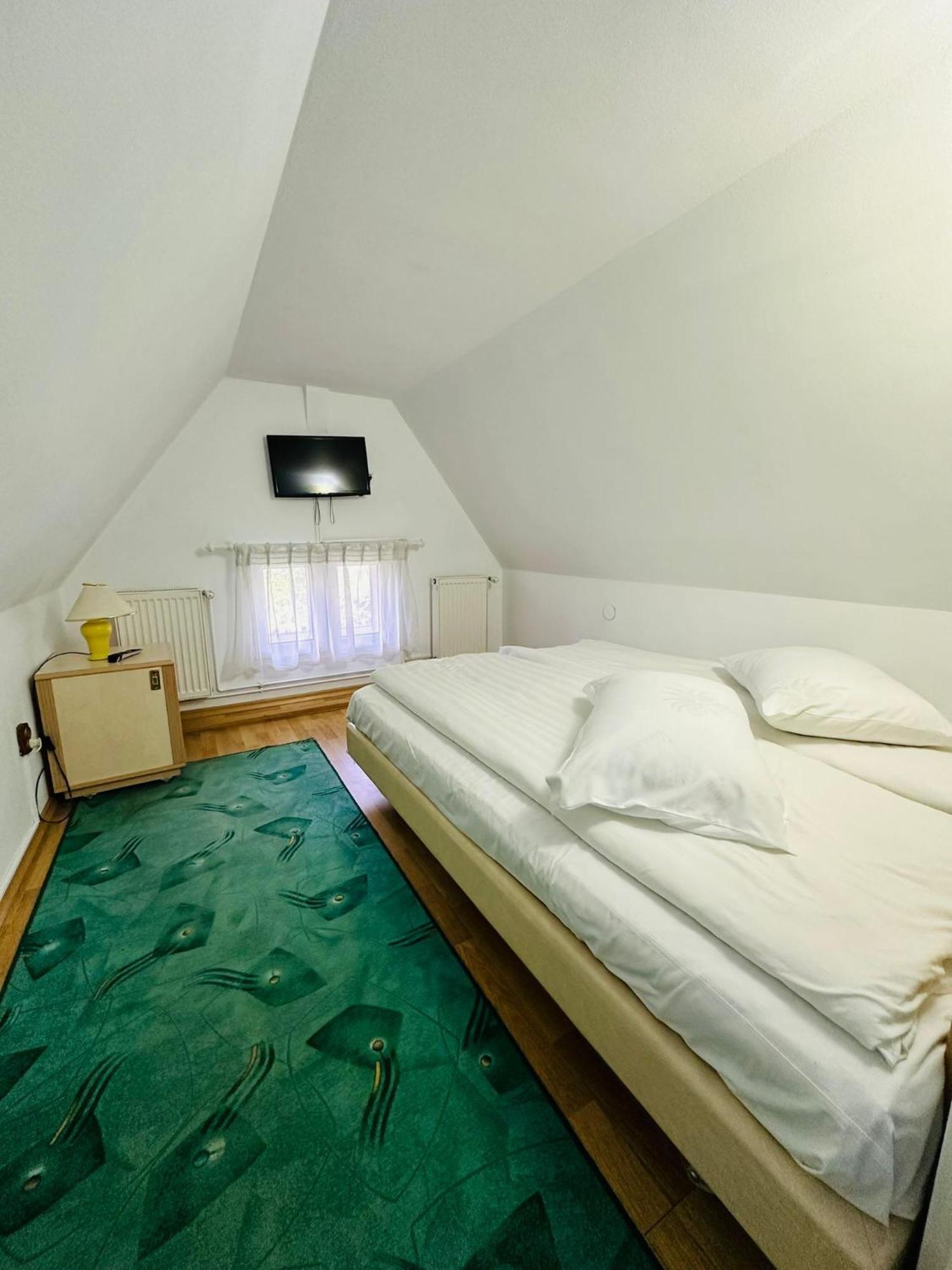 Rapsodia Sinaia Bed & Breakfast ภายนอก รูปภาพ