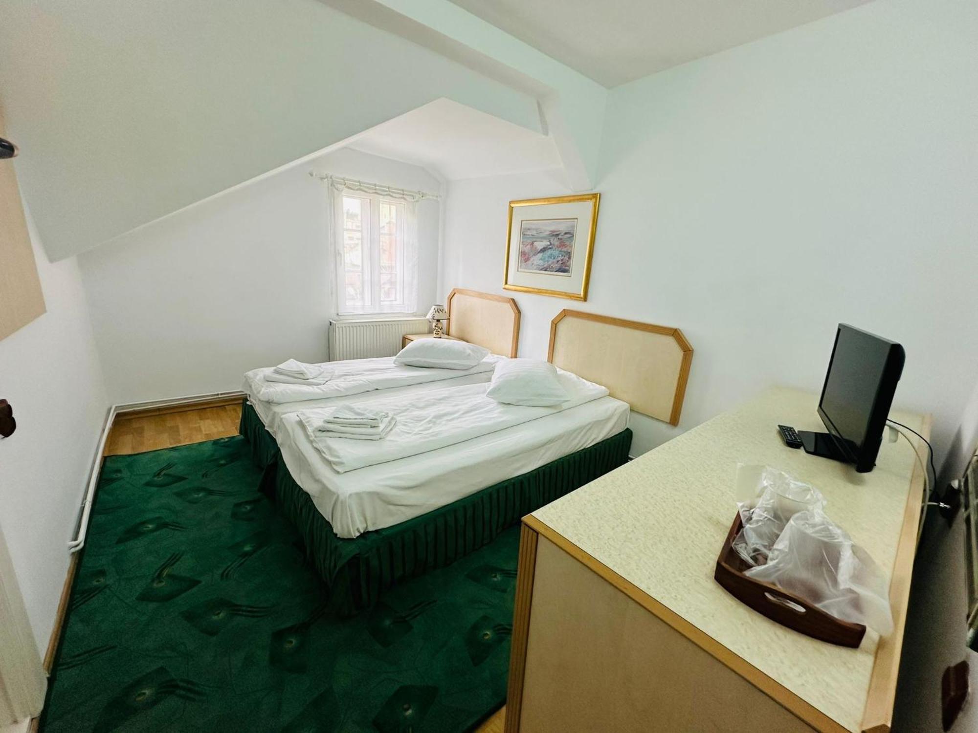 Rapsodia Sinaia Bed & Breakfast ภายนอก รูปภาพ