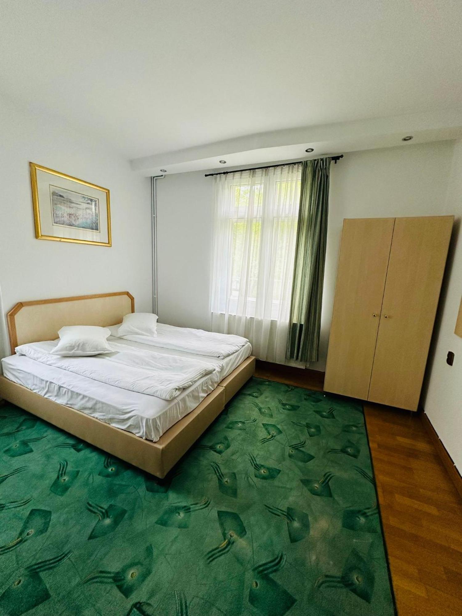 Rapsodia Sinaia Bed & Breakfast ภายนอก รูปภาพ
