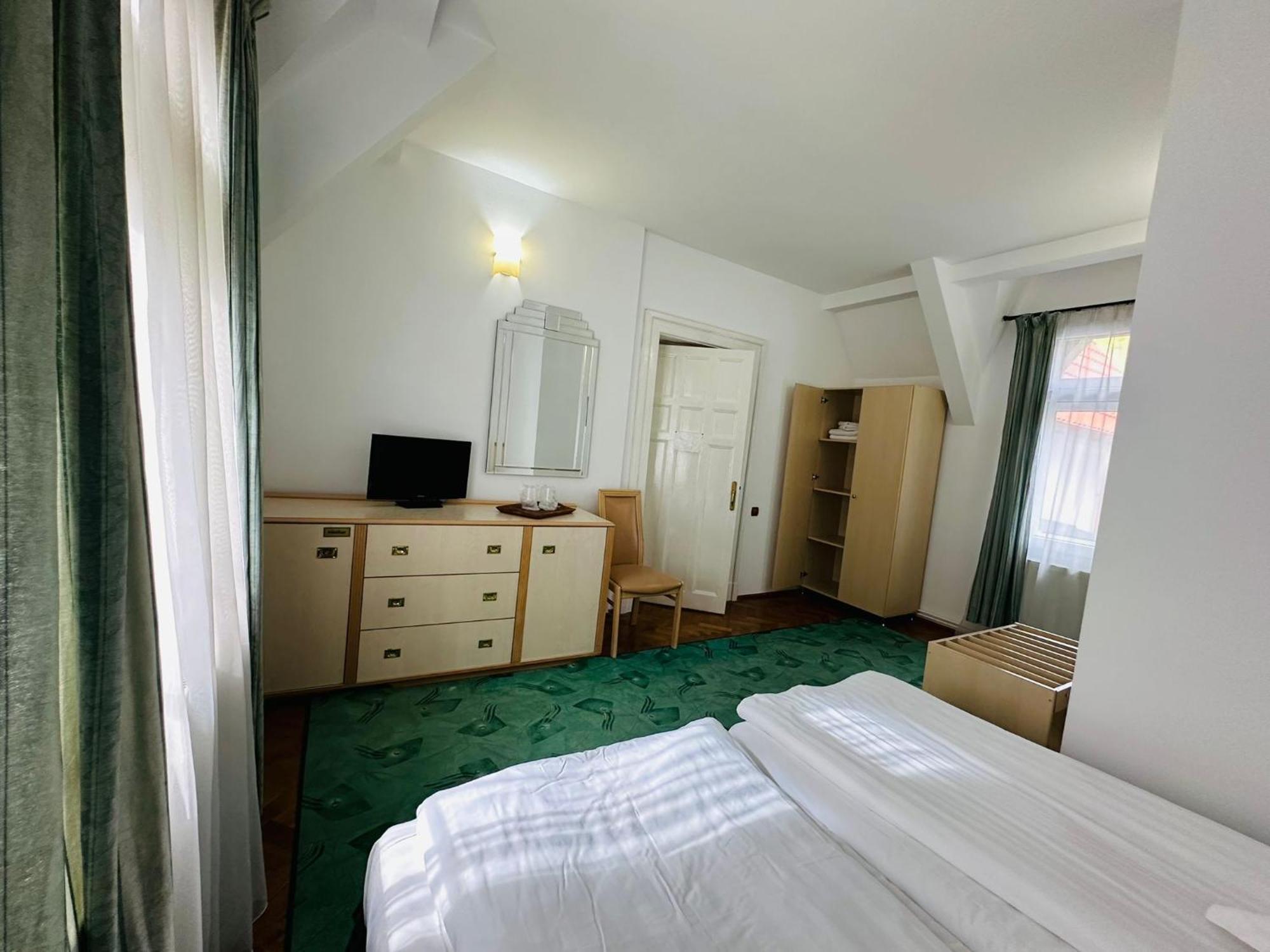 Rapsodia Sinaia Bed & Breakfast ภายนอก รูปภาพ