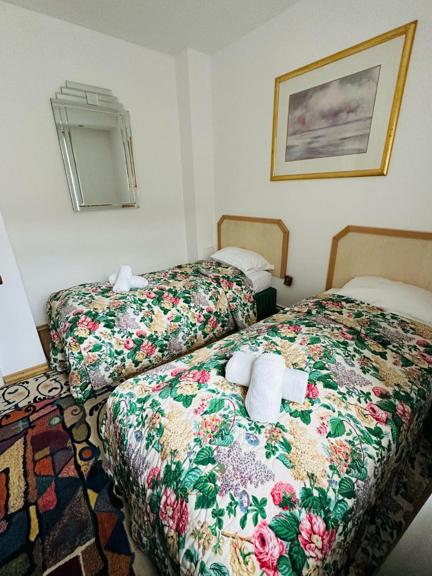 Rapsodia Sinaia Bed & Breakfast ภายนอก รูปภาพ