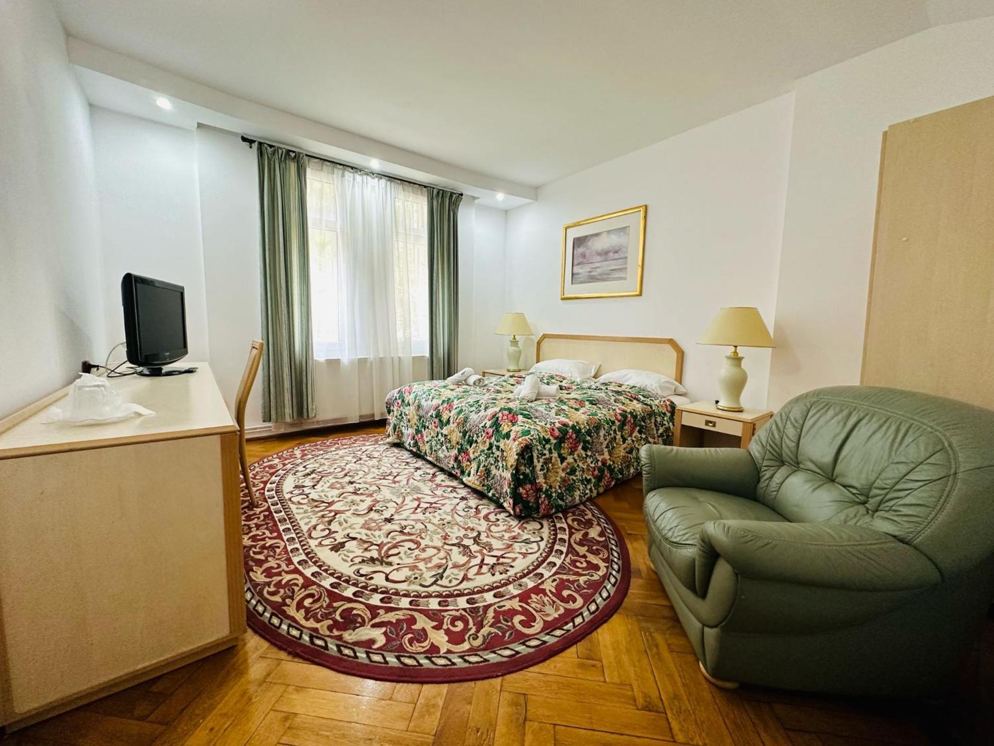 Rapsodia Sinaia Bed & Breakfast ภายนอก รูปภาพ