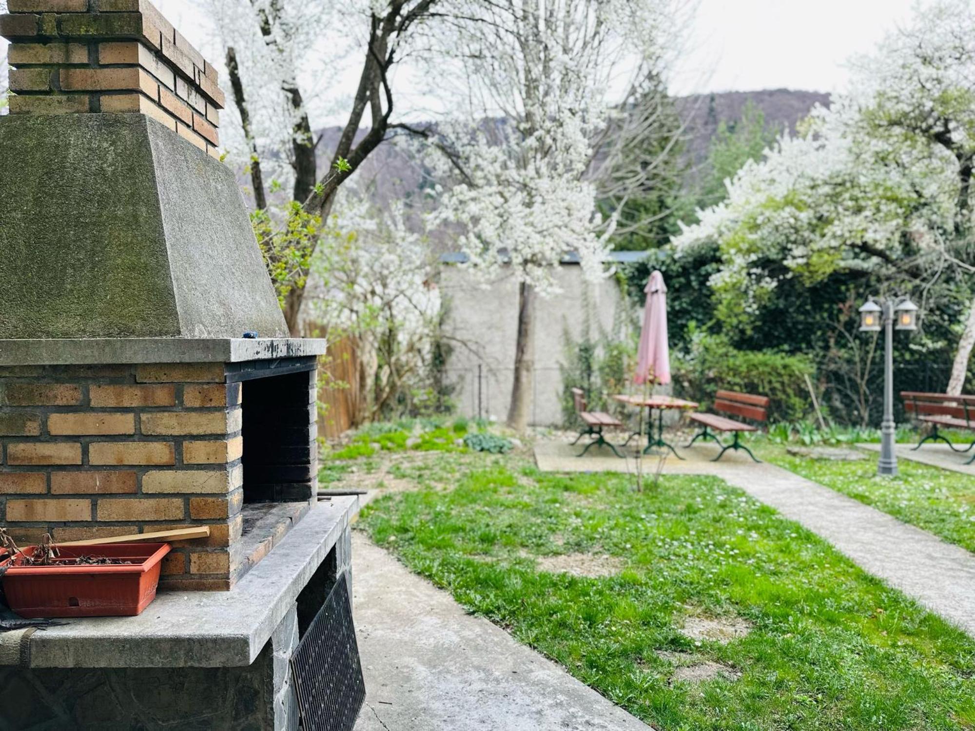 Rapsodia Sinaia Bed & Breakfast ภายนอก รูปภาพ