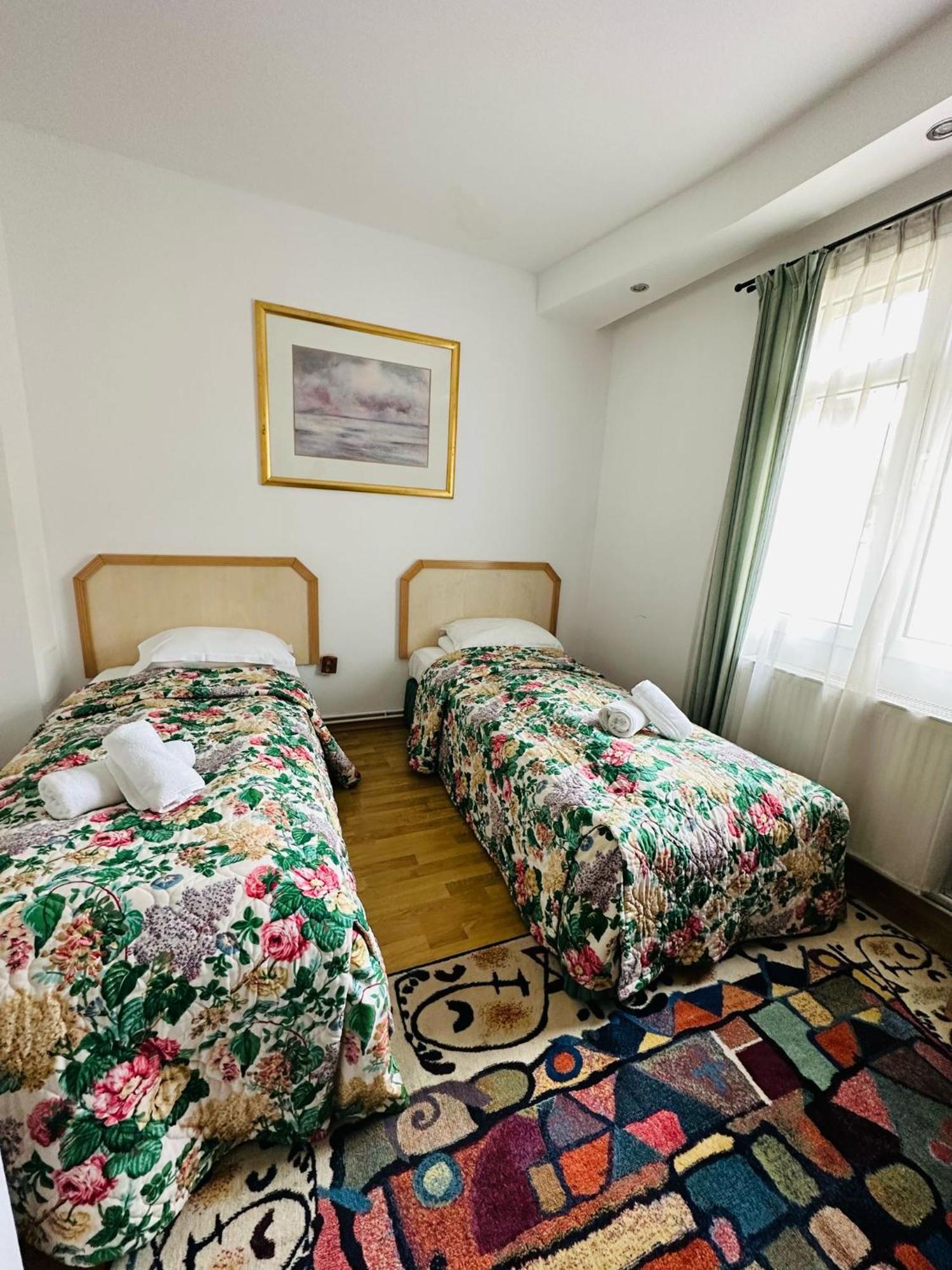 Rapsodia Sinaia Bed & Breakfast ภายนอก รูปภาพ