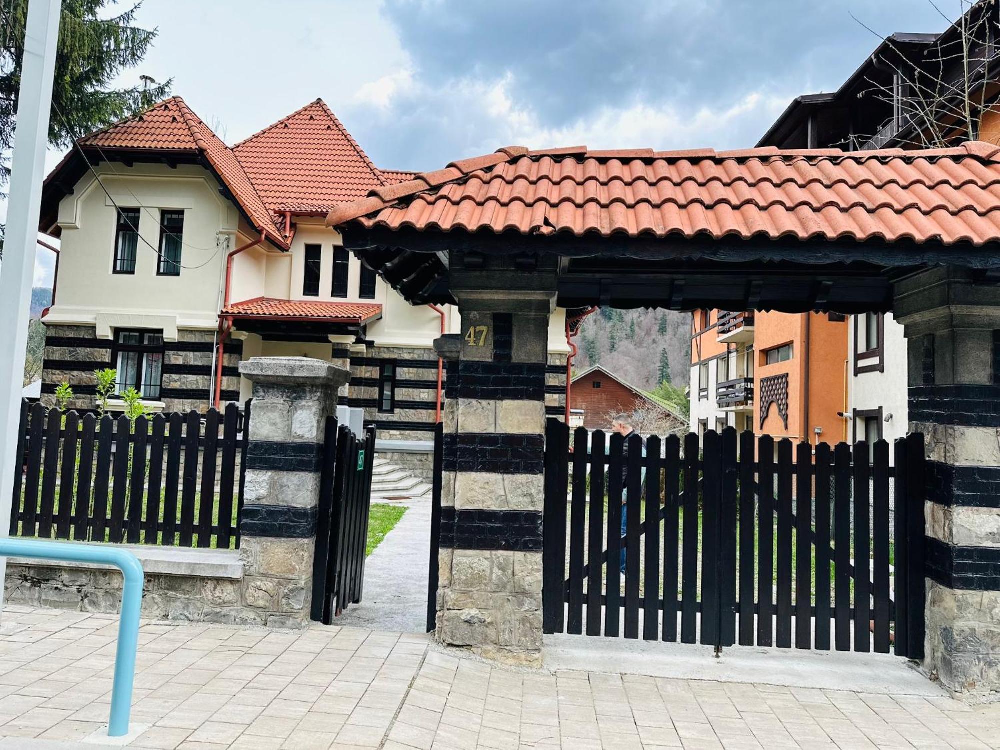 Rapsodia Sinaia Bed & Breakfast ภายนอก รูปภาพ