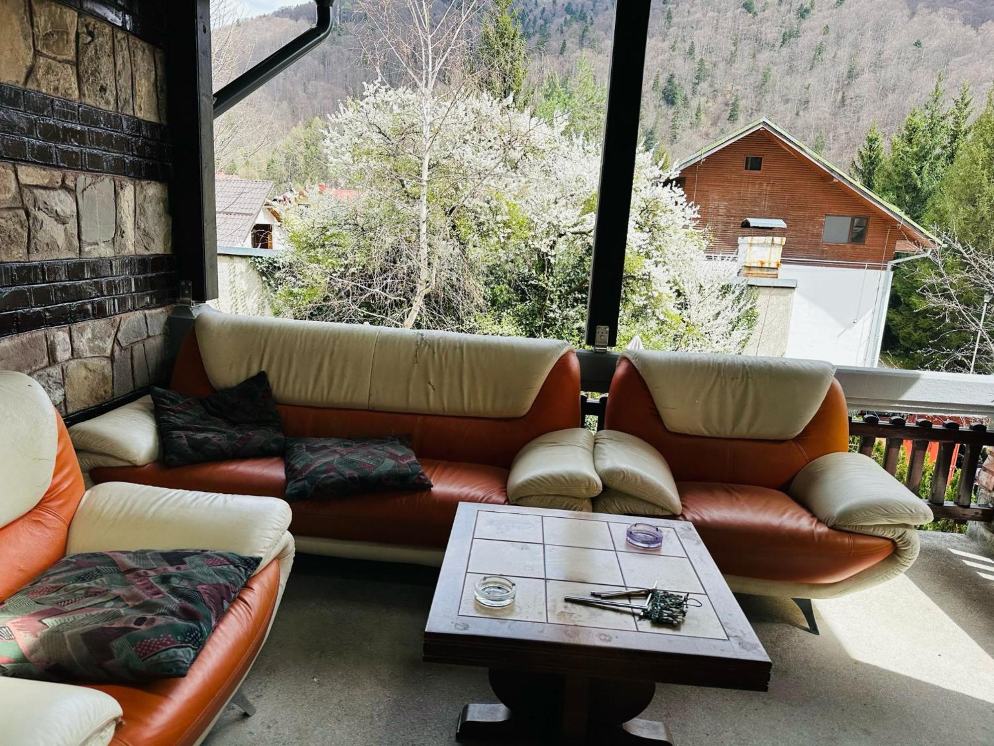 Rapsodia Sinaia Bed & Breakfast ภายนอก รูปภาพ