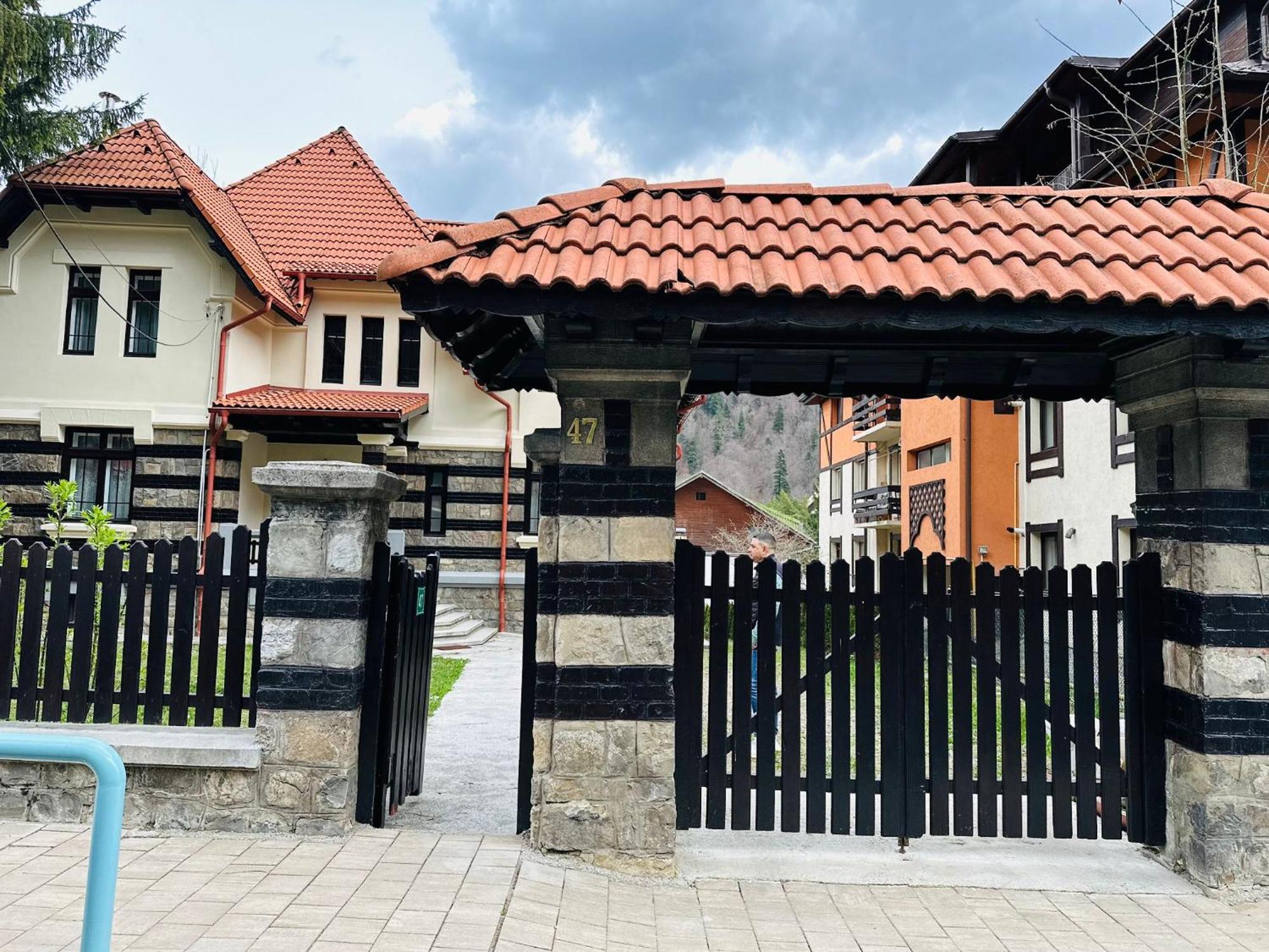 Rapsodia Sinaia Bed & Breakfast ภายนอก รูปภาพ